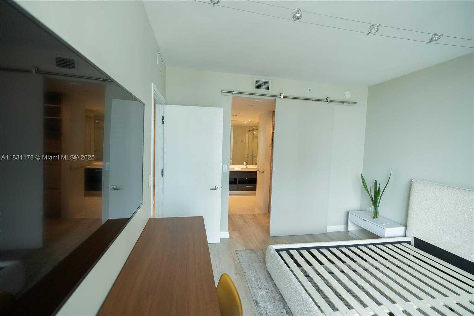 Small Image of 45 SOUTH WEST 9TH ST #1705, Miami Number 13