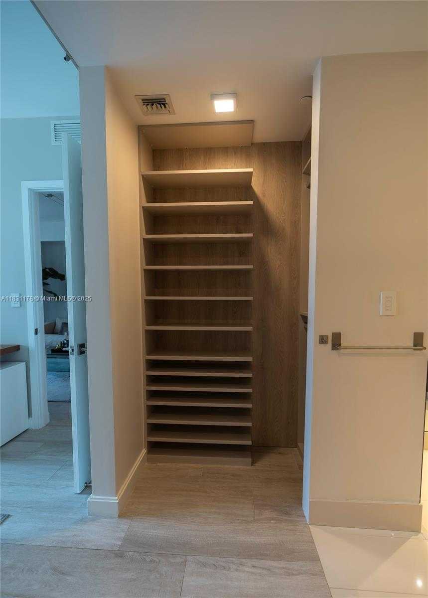 Small Image of 45 SOUTH WEST 9TH ST #1705, Miami Number 17