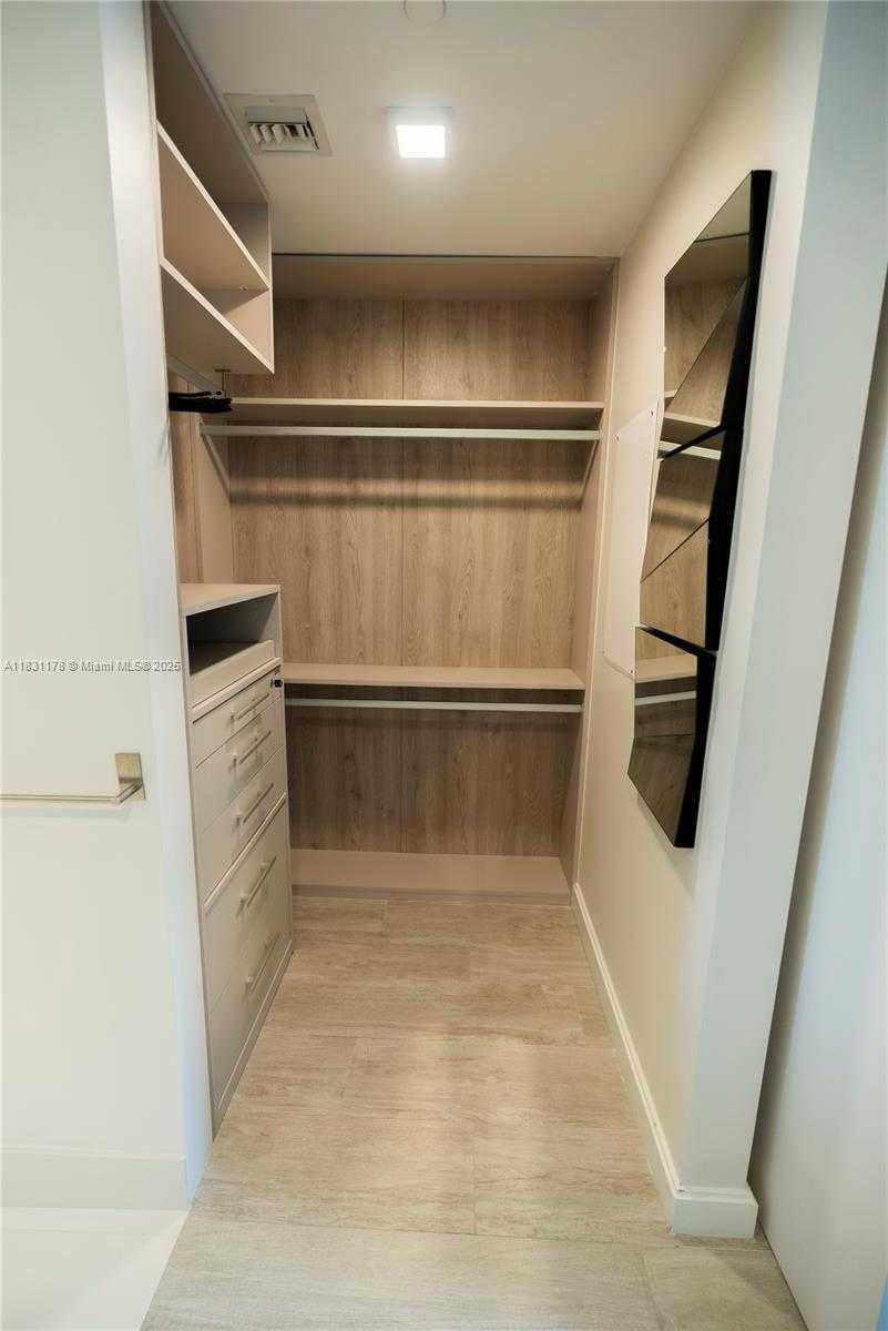 Small Image of 45 SOUTH WEST 9TH ST #1705, Miami Number 18