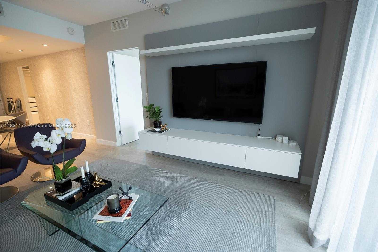 Small Image of 45 SOUTH WEST 9TH ST #1705, Miami Number 5