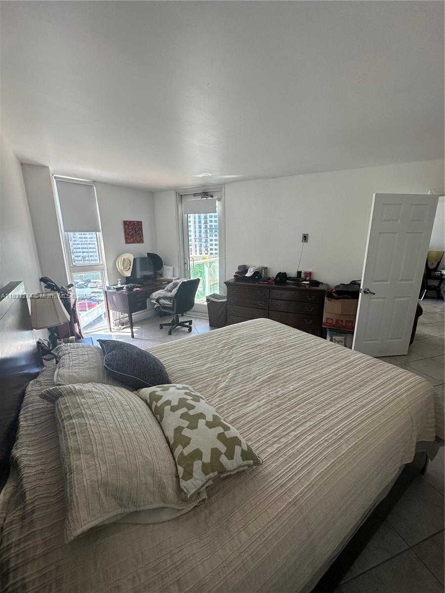Small Image of 100 BAYVIEW DR #601, Sunny Isles Beach Number 10