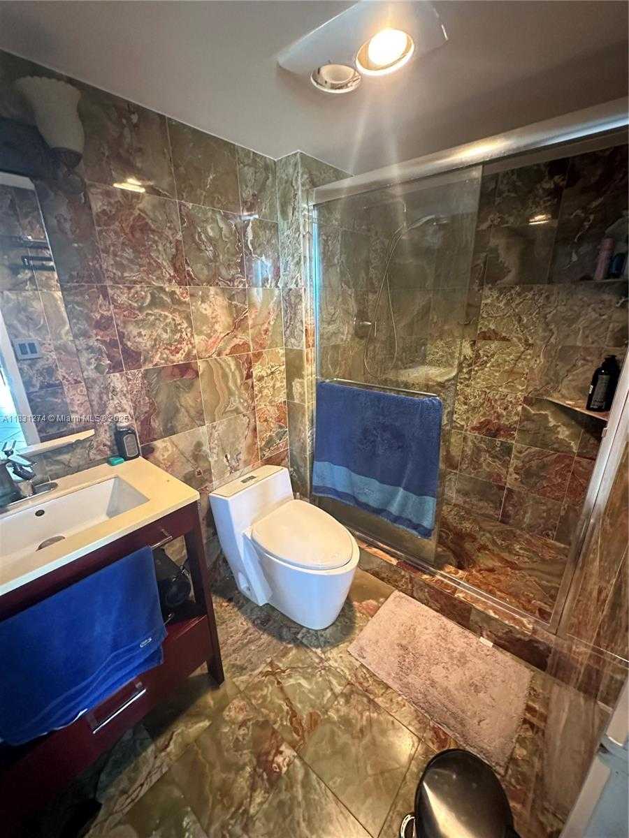 Small Image of 100 BAYVIEW DR #601, Sunny Isles Beach Number 11
