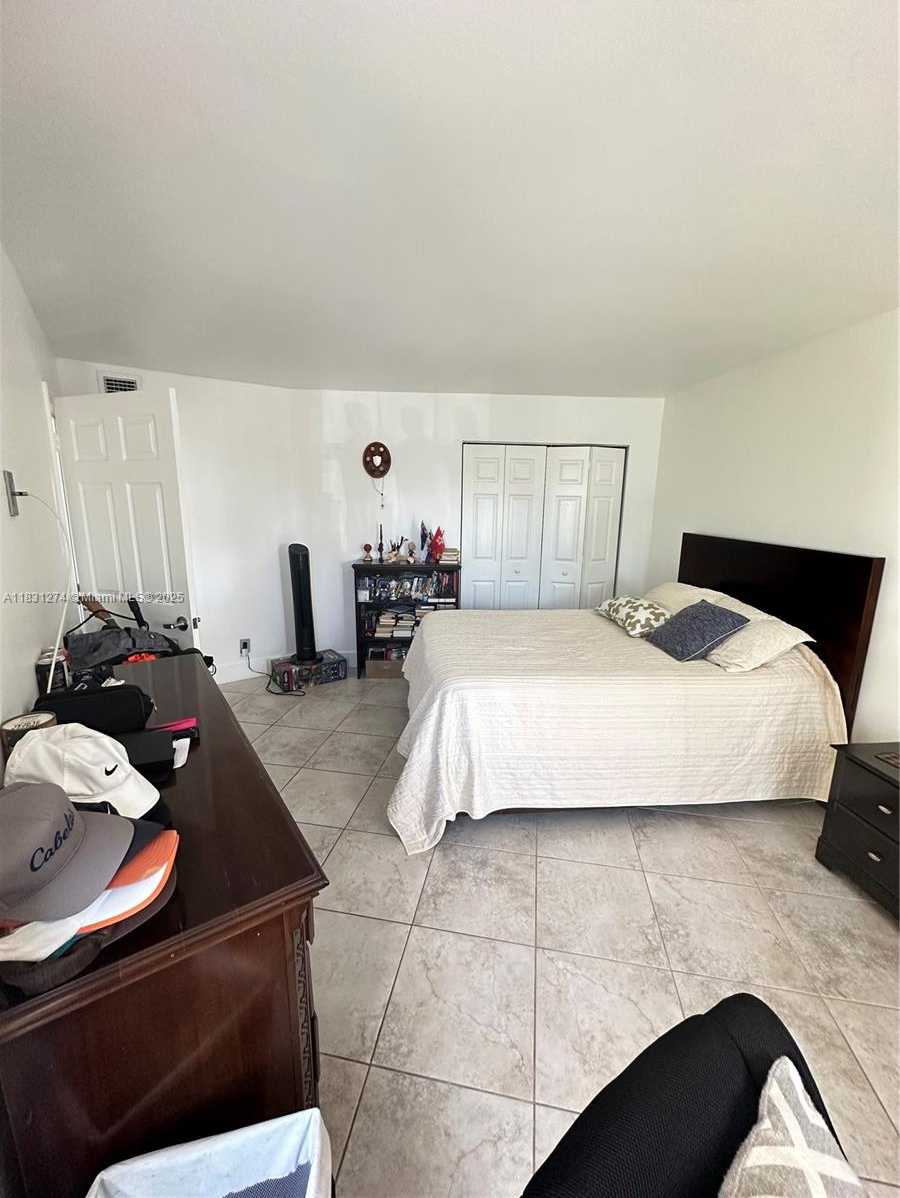 Small Image of 100 BAYVIEW DR #601, Sunny Isles Beach Number 12