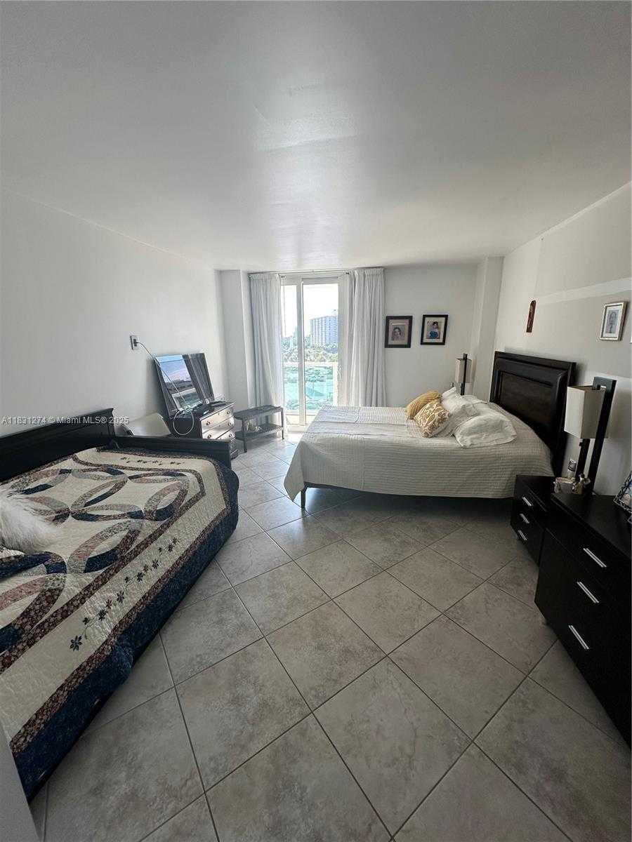 Small Image of 100 BAYVIEW DR #601, Sunny Isles Beach Number 13