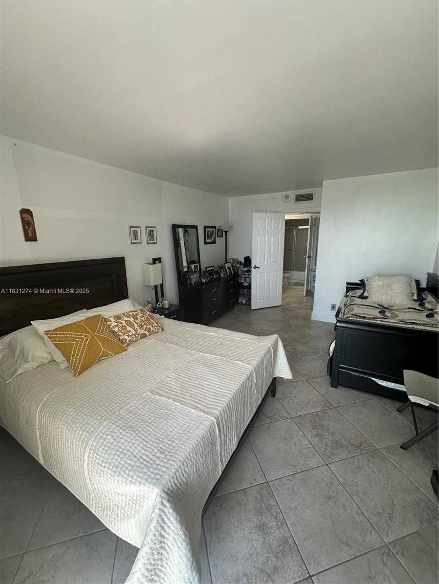 Small Image of 100 BAYVIEW DR #601, Sunny Isles Beach Number 14