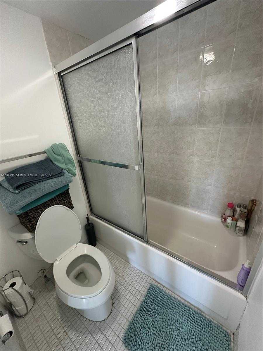 Small Image of 100 BAYVIEW DR #601, Sunny Isles Beach Number 16