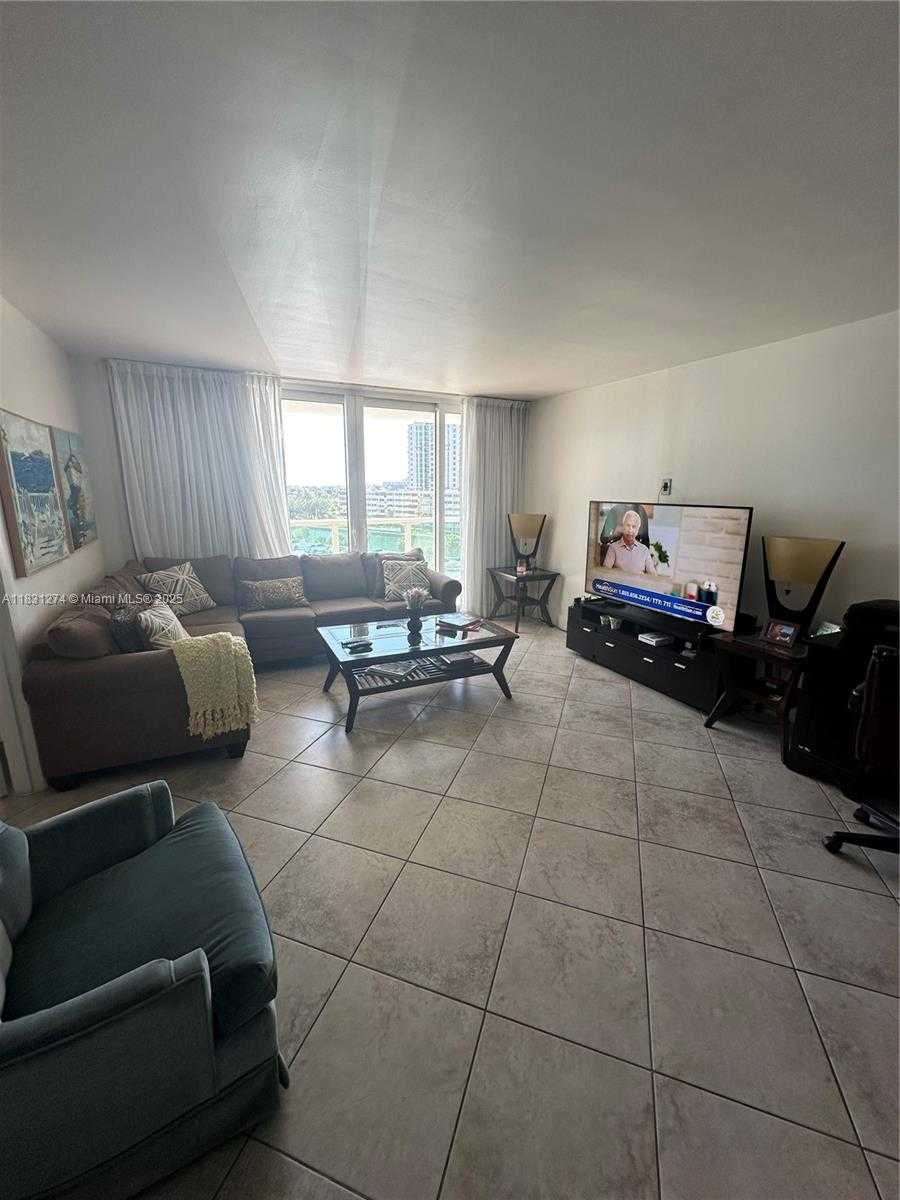 Small Image of 100 BAYVIEW DR #601, Sunny Isles Beach Number 2
