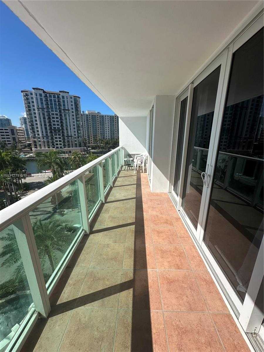 Small Image of 100 BAYVIEW DR #601, Sunny Isles Beach Number 20