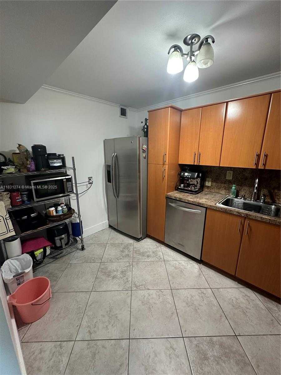 Small Image of 100 BAYVIEW DR #601, Sunny Isles Beach Number 6