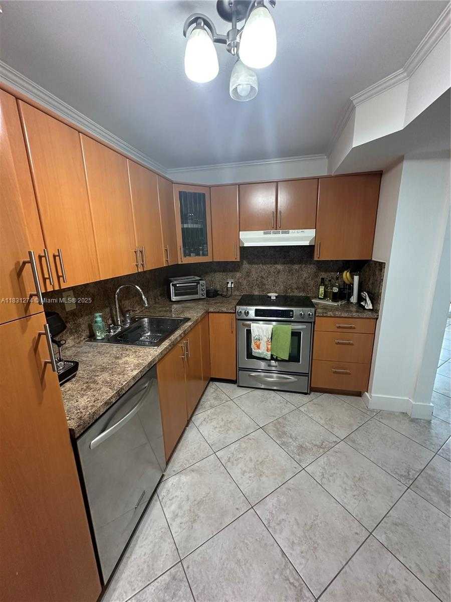 Small Image of 100 BAYVIEW DR #601, Sunny Isles Beach Number 7