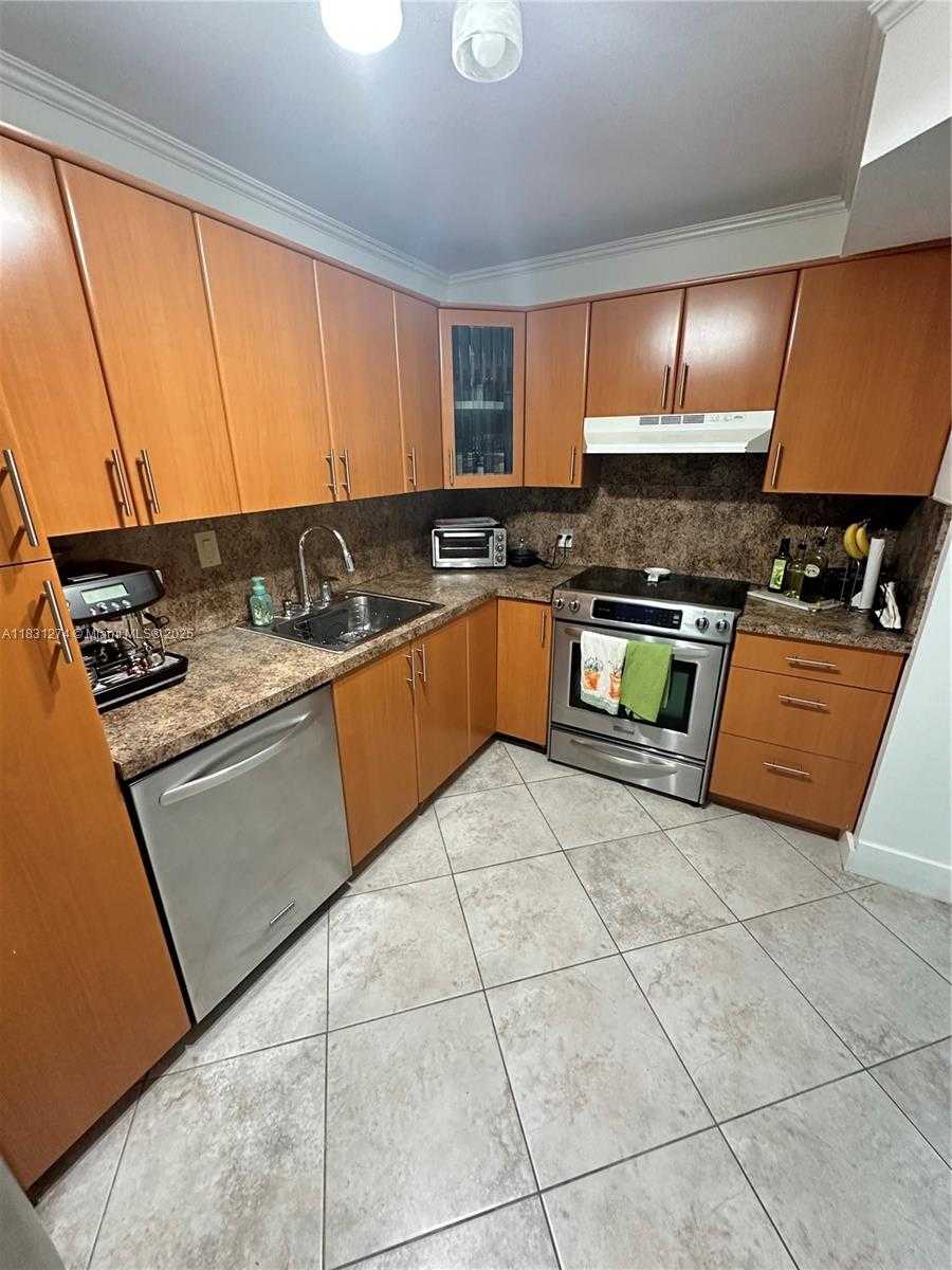 Small Image of 100 BAYVIEW DR #601, Sunny Isles Beach Number 8