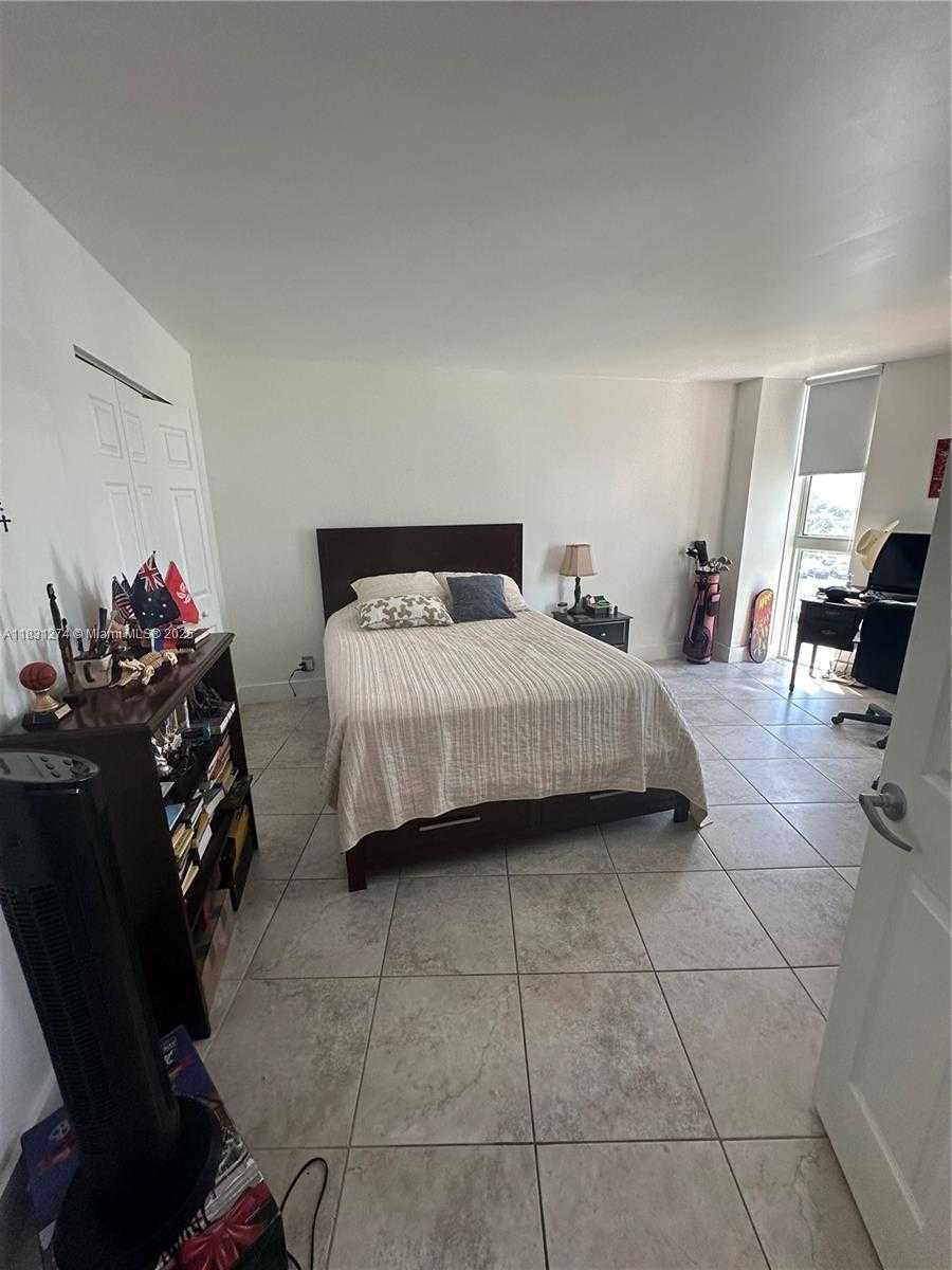 Small Image of 100 BAYVIEW DR #601, Sunny Isles Beach Number 9