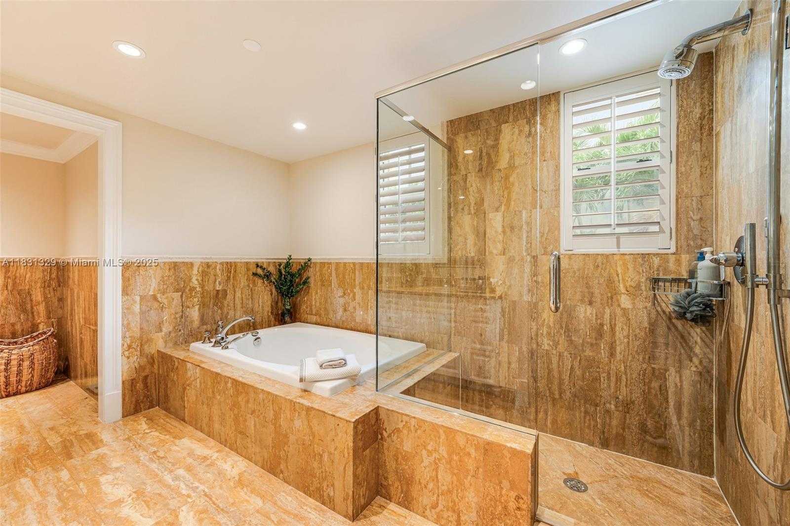 Small Image of 618 VALENCIA AVE #101, Coral Gables Number 13