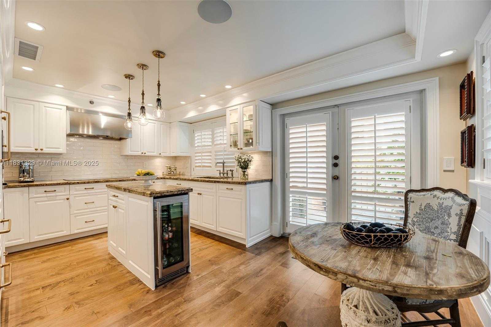 Small Image of 618 VALENCIA AVE #101, Coral Gables Number 18
