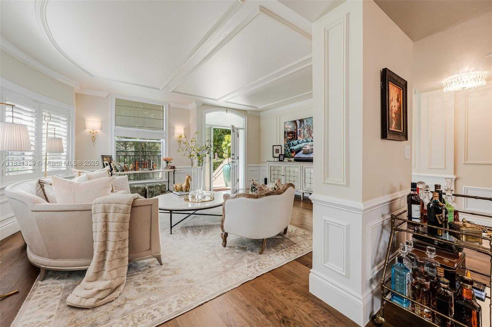 Small Image of 618 VALENCIA AVE #101, Coral Gables Number 3