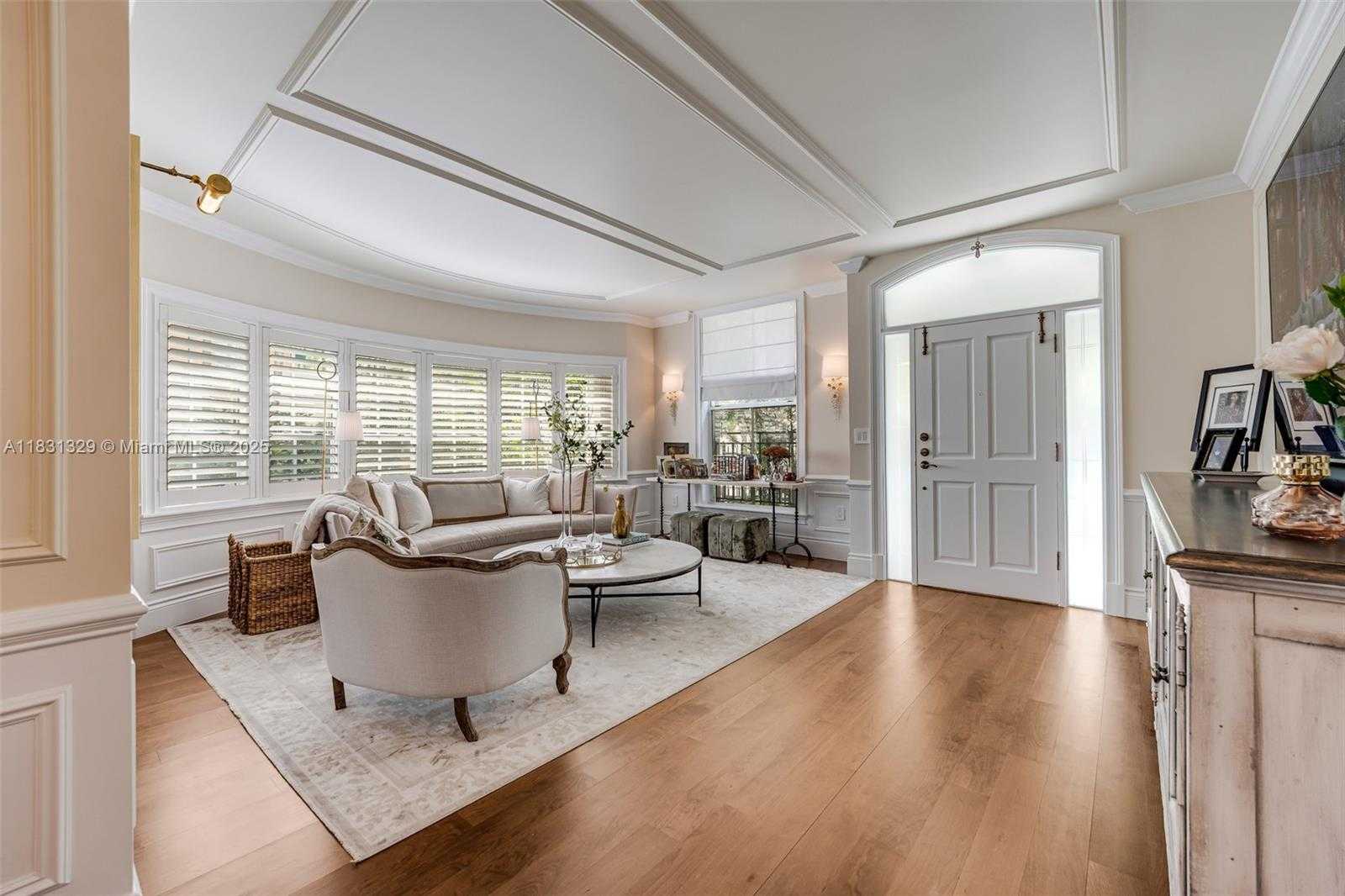 Small Image of 618 VALENCIA AVE #101, Coral Gables Number 4