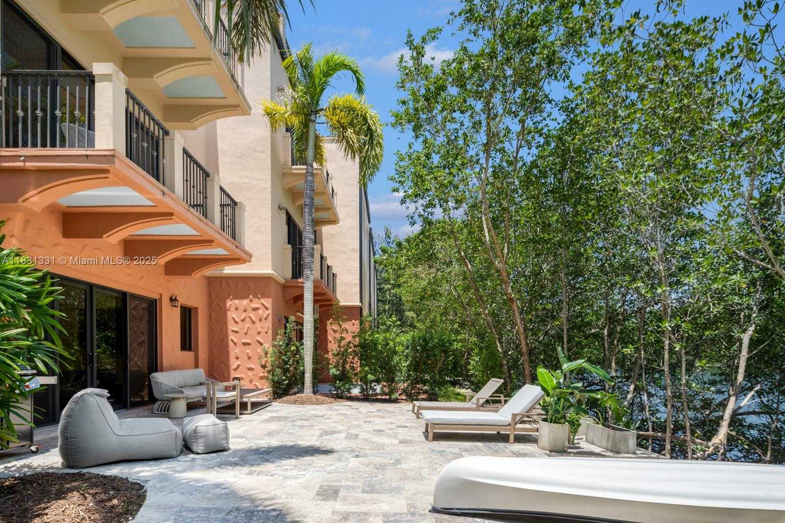 Small Image of 6226 PARADISE POINT DR, Palmetto Bay Number 22