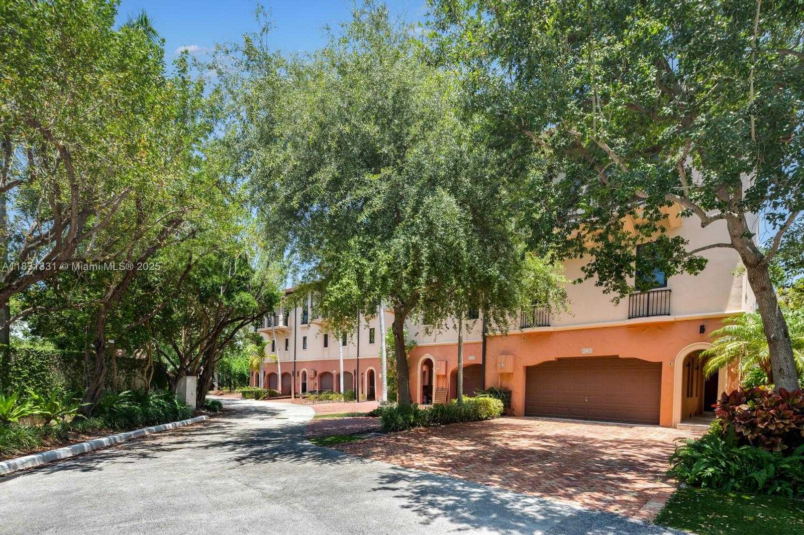 Small Image of 6226 PARADISE POINT DR, Palmetto Bay Number 4