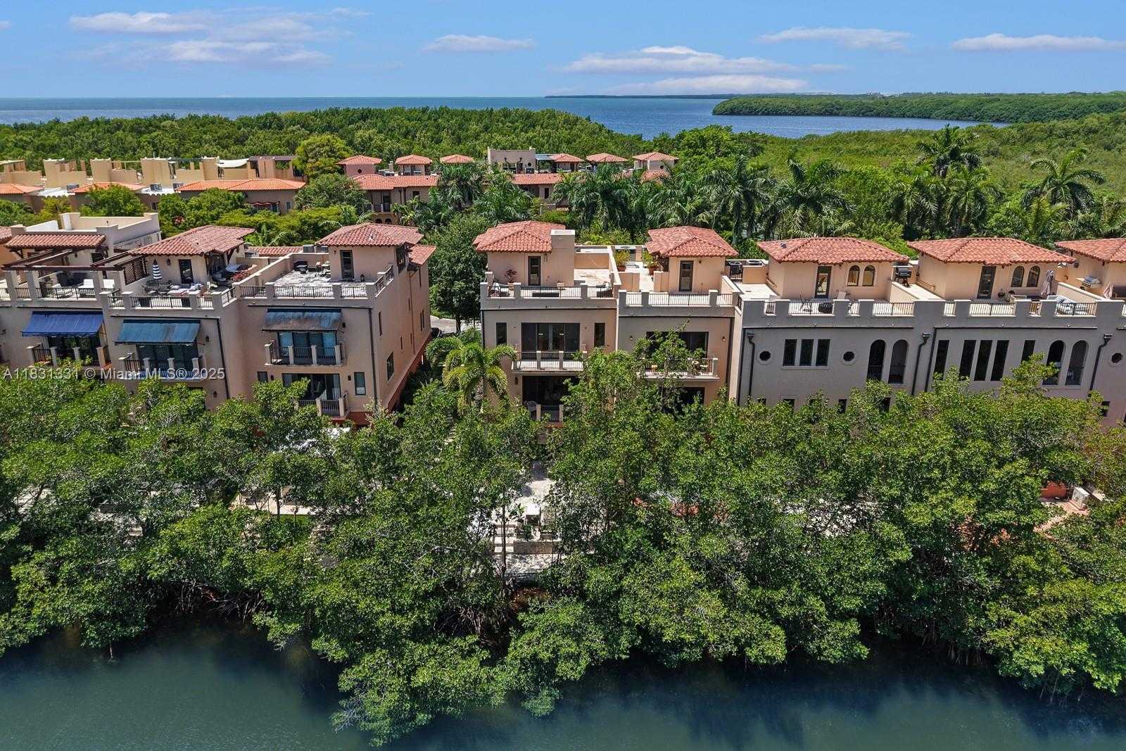 Small Image of 6226 PARADISE POINT DR, Palmetto Bay Number 6