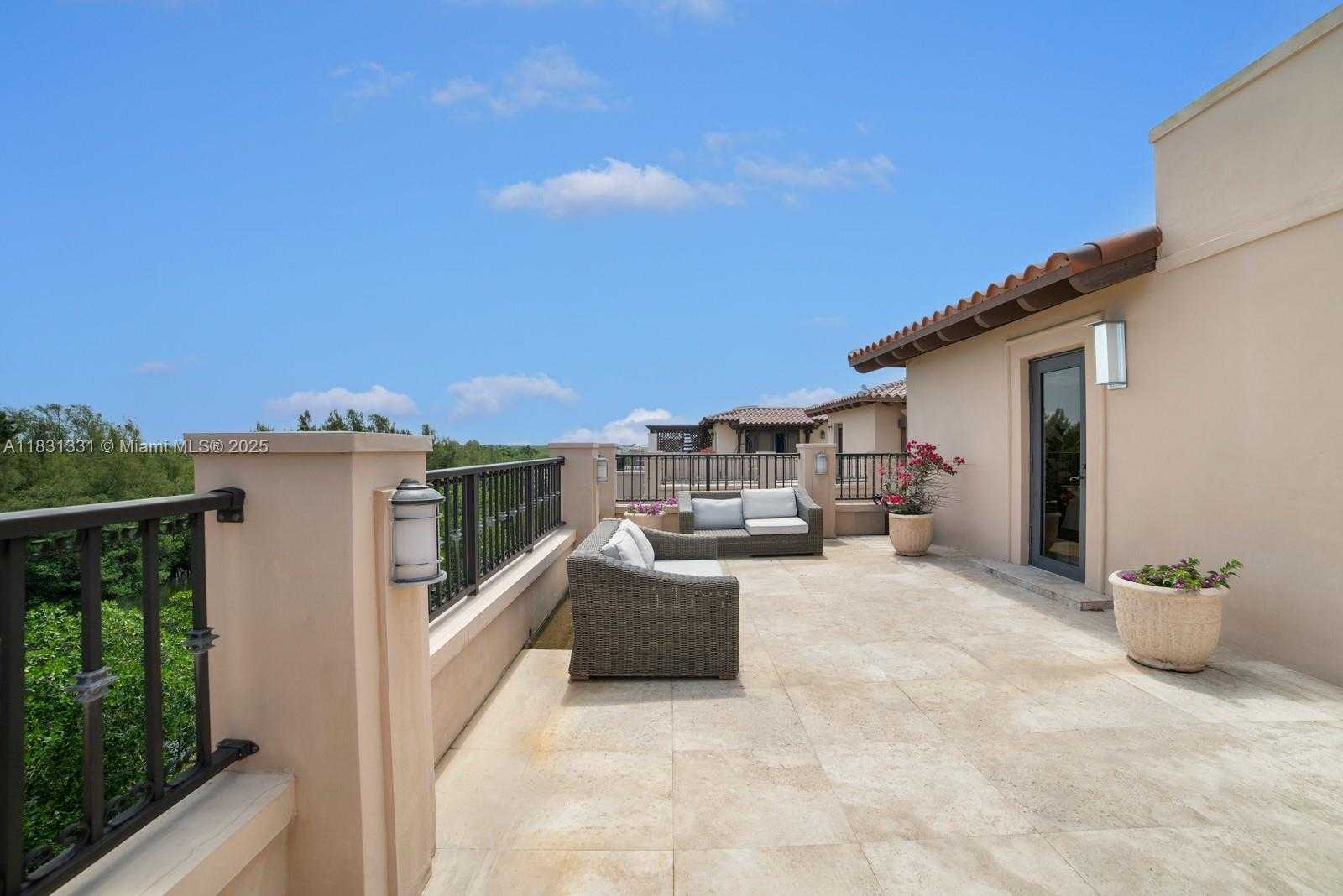 Small Image of 6226 PARADISE POINT DR, Palmetto Bay Number 66