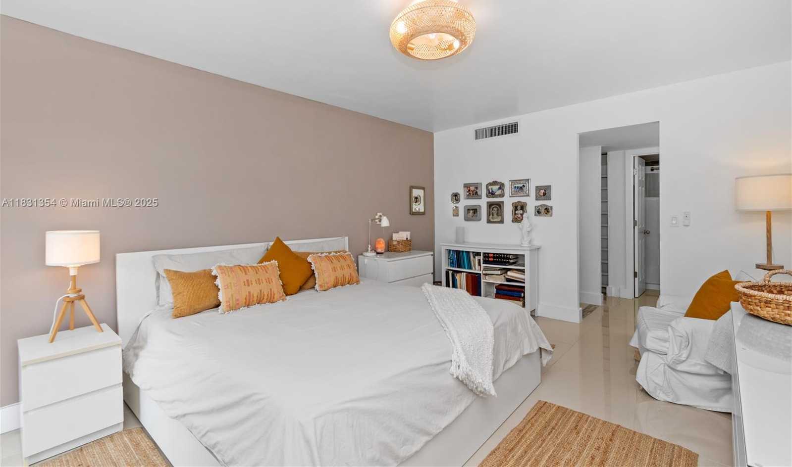 Small Image of 3301 NORTH COUNTRY CLUB DR #607, Aventura Number 11