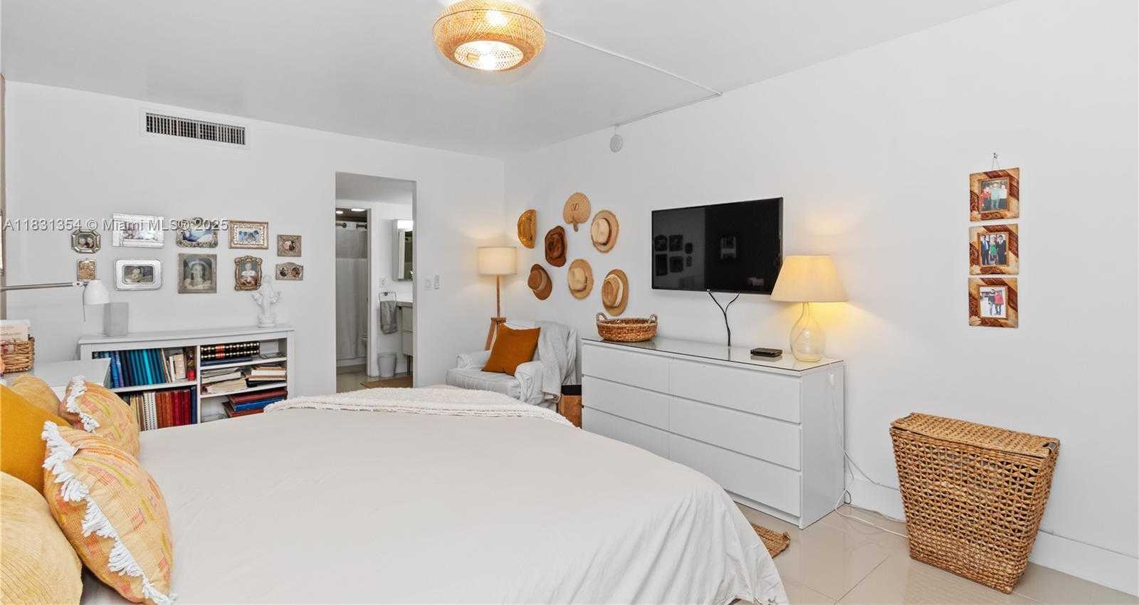 Small Image of 3301 NORTH COUNTRY CLUB DR #607, Aventura Number 13