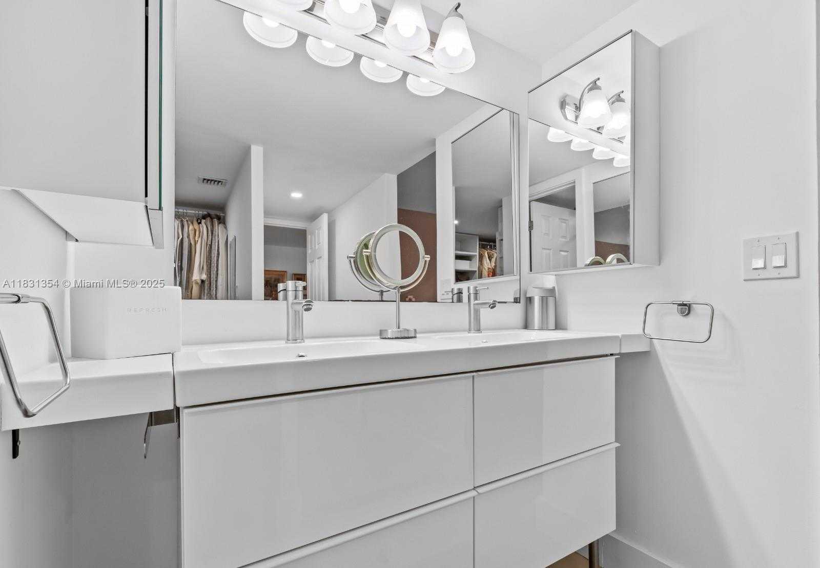 Small Image of 3301 NORTH COUNTRY CLUB DR #607, Aventura Number 16