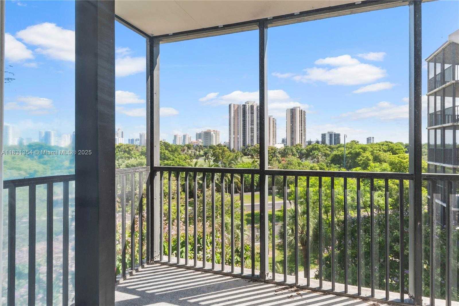 Small Image of 3301 NORTH COUNTRY CLUB DR #607, Aventura Number 22