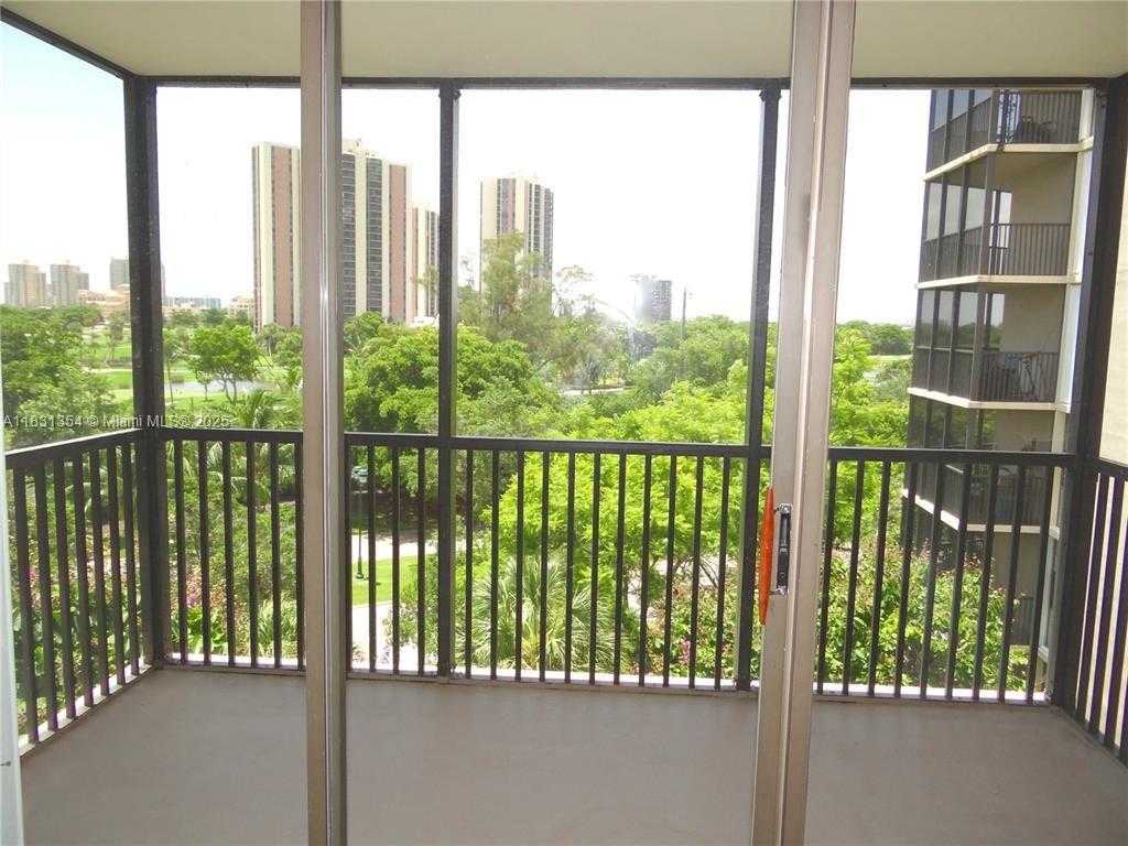 Small Image of 3301 NORTH COUNTRY CLUB DR #607, Aventura Number 23