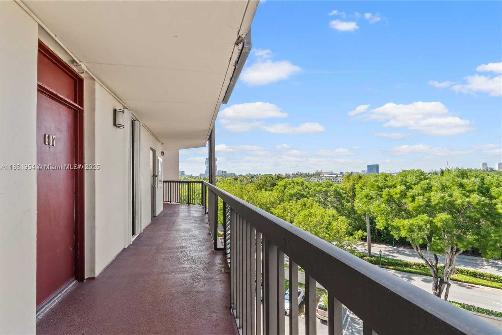 Small Image of 3301 NORTH COUNTRY CLUB DR #607, Aventura Number 25