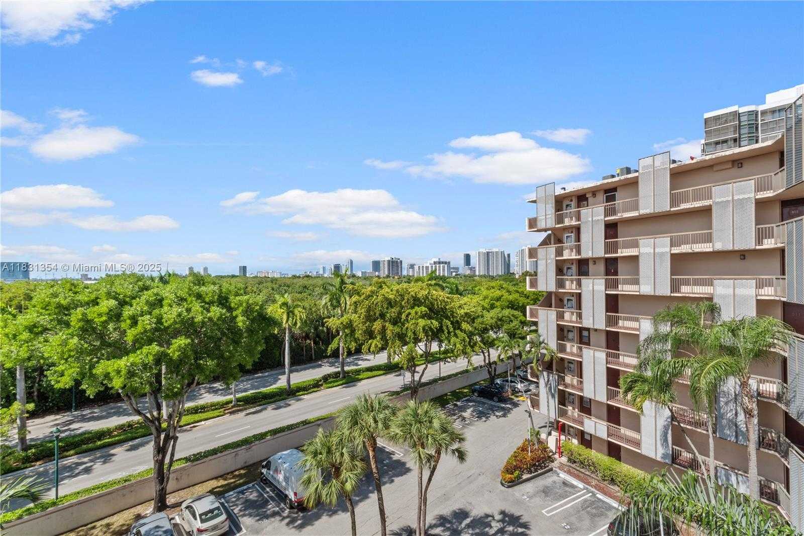 Small Image of 3301 NORTH COUNTRY CLUB DR #607, Aventura Number 26