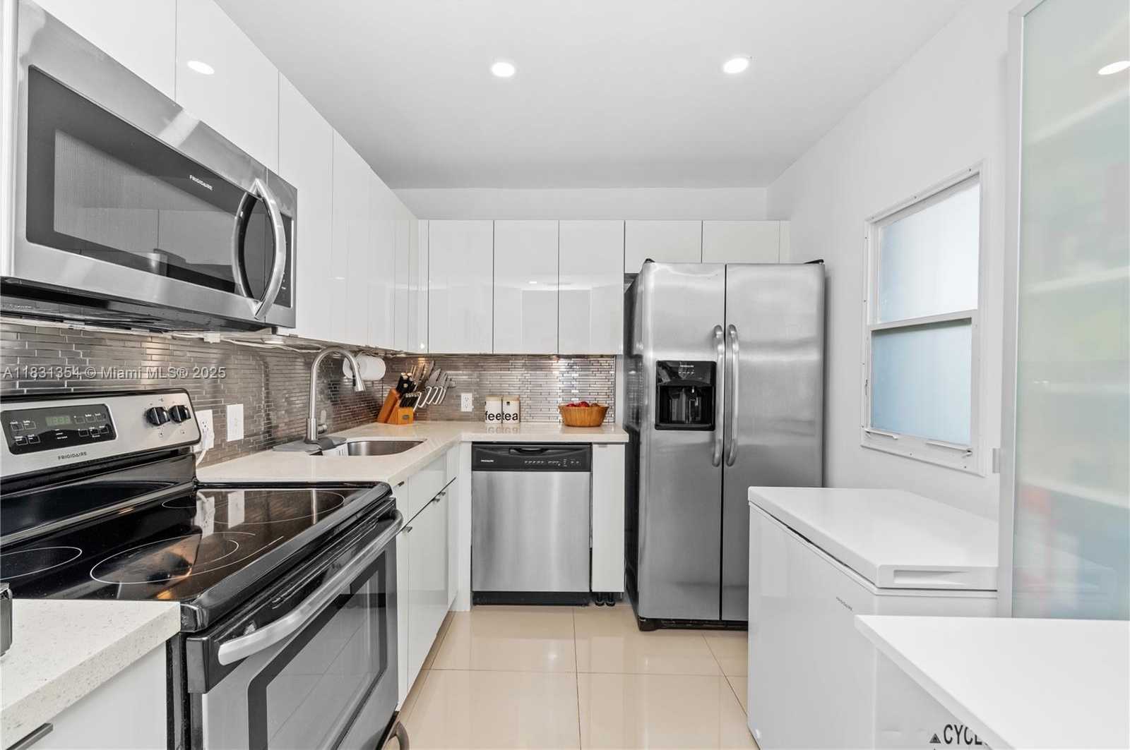 Small Image of 3301 NORTH COUNTRY CLUB DR #607, Aventura Number 6