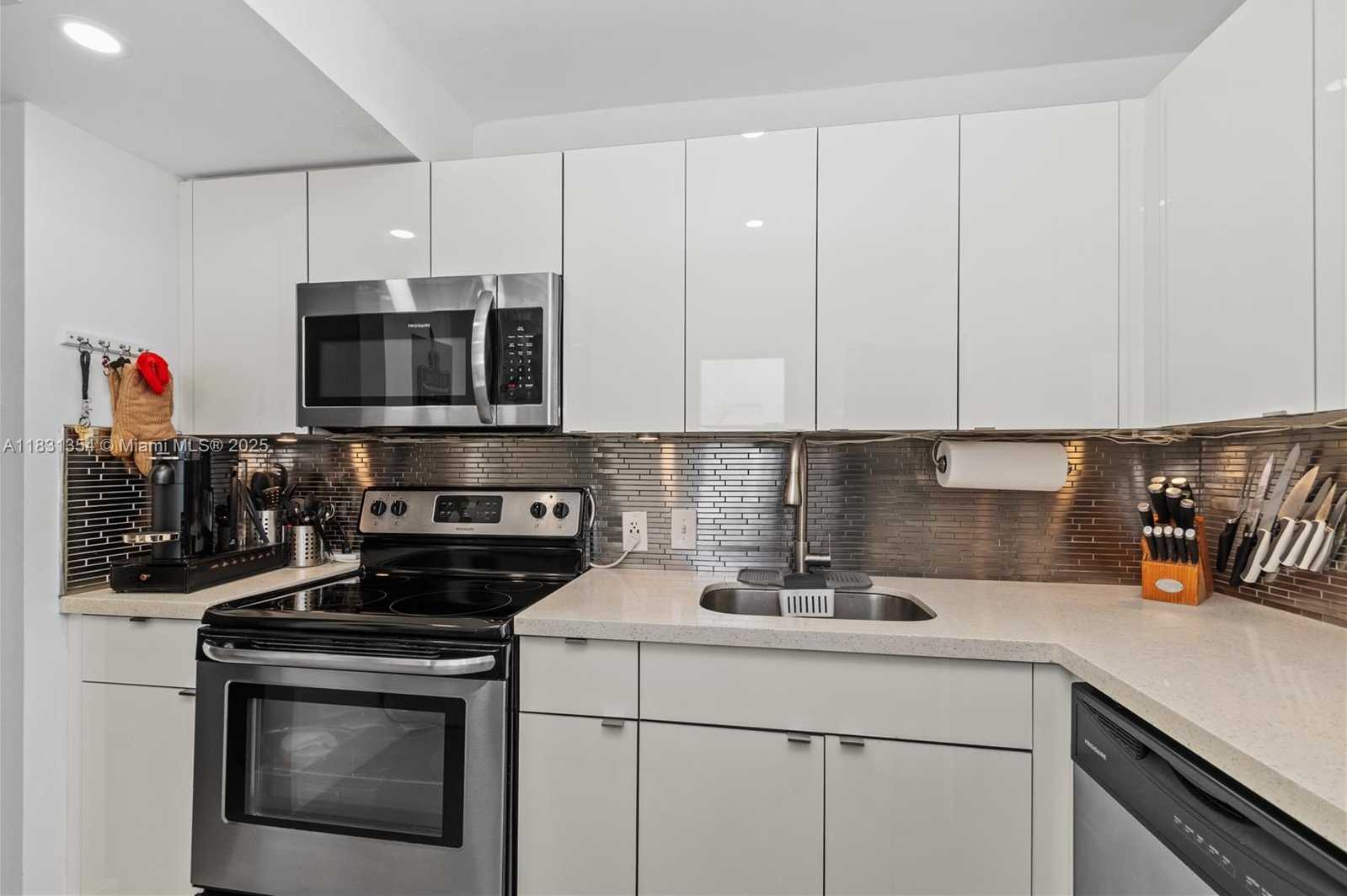 Small Image of 3301 NORTH COUNTRY CLUB DR #607, Aventura Number 9