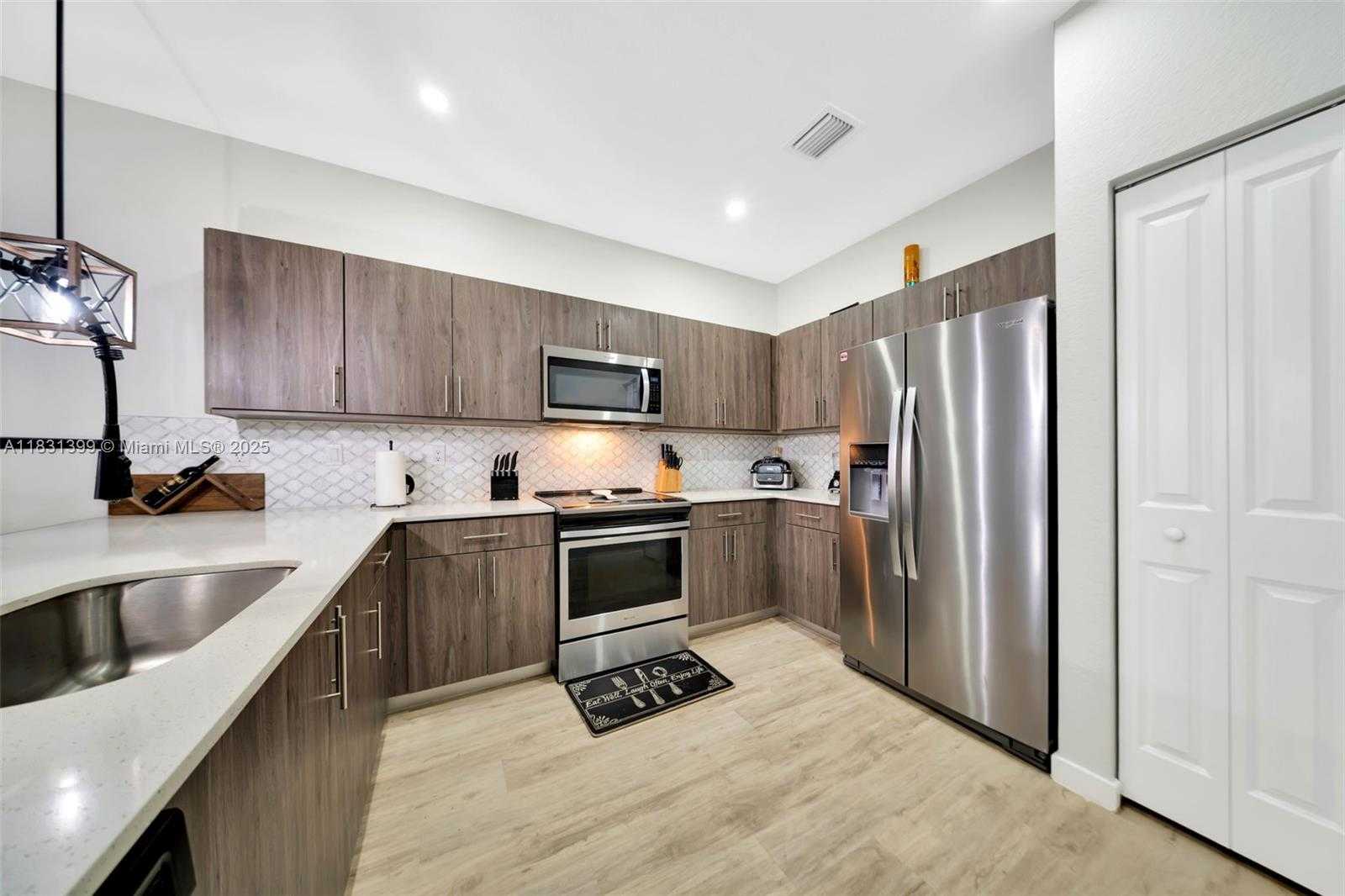 Small Image of 15600 SOUTH WEST 136TH ST #106, Miami Number 6