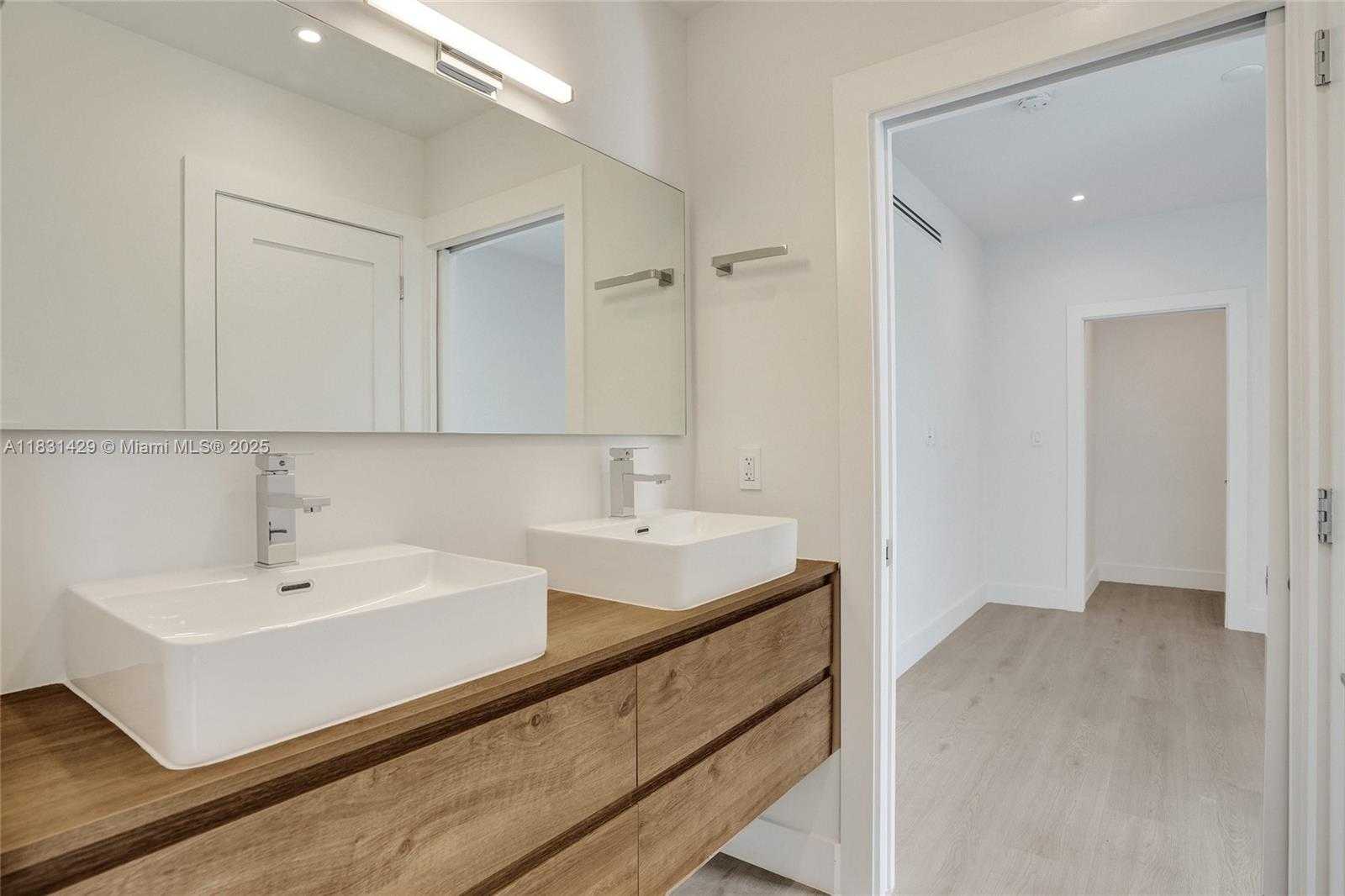 Small Image of 3645 SOUTH WEST 1ST AVE, Miami Number 22