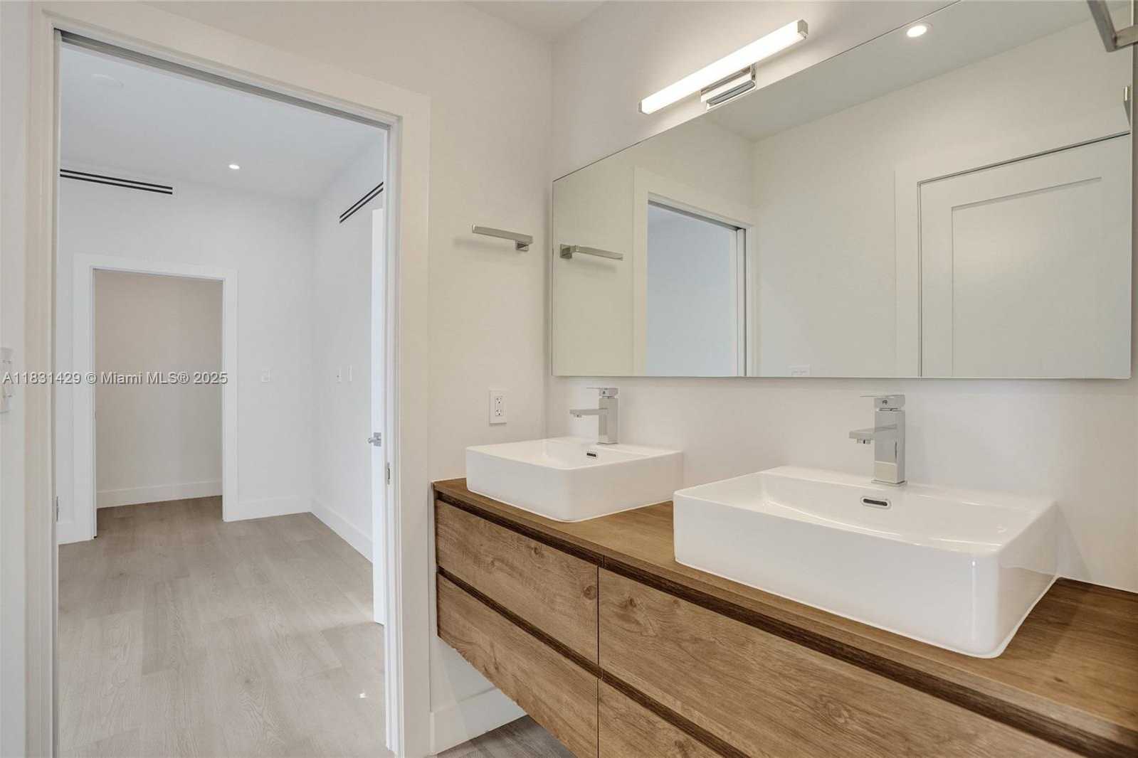 Small Image of 3645 SOUTH WEST 1ST AVE, Miami Number 24
