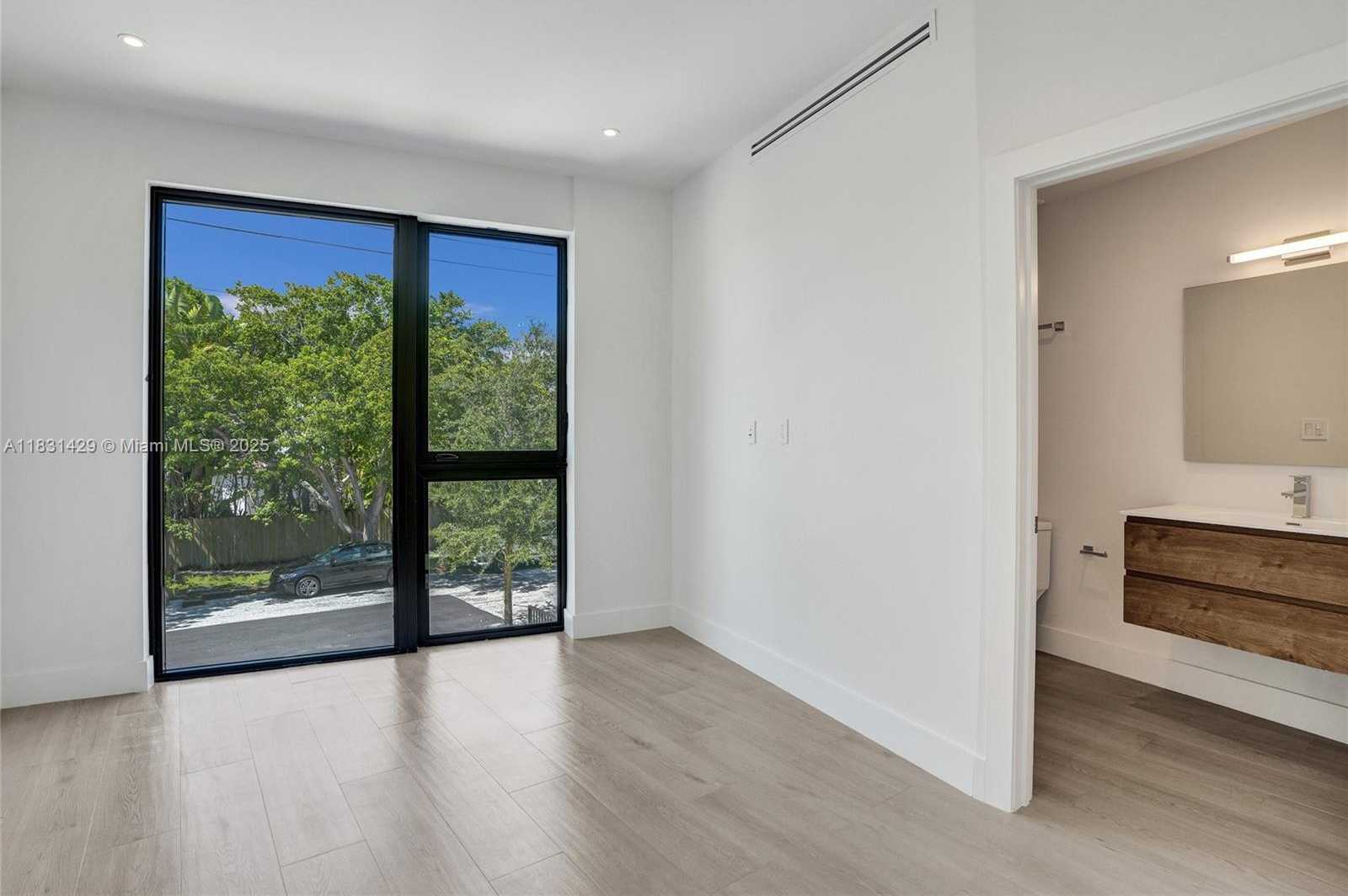 Small Image of 3645 SOUTH WEST 1ST AVE, Miami Number 25