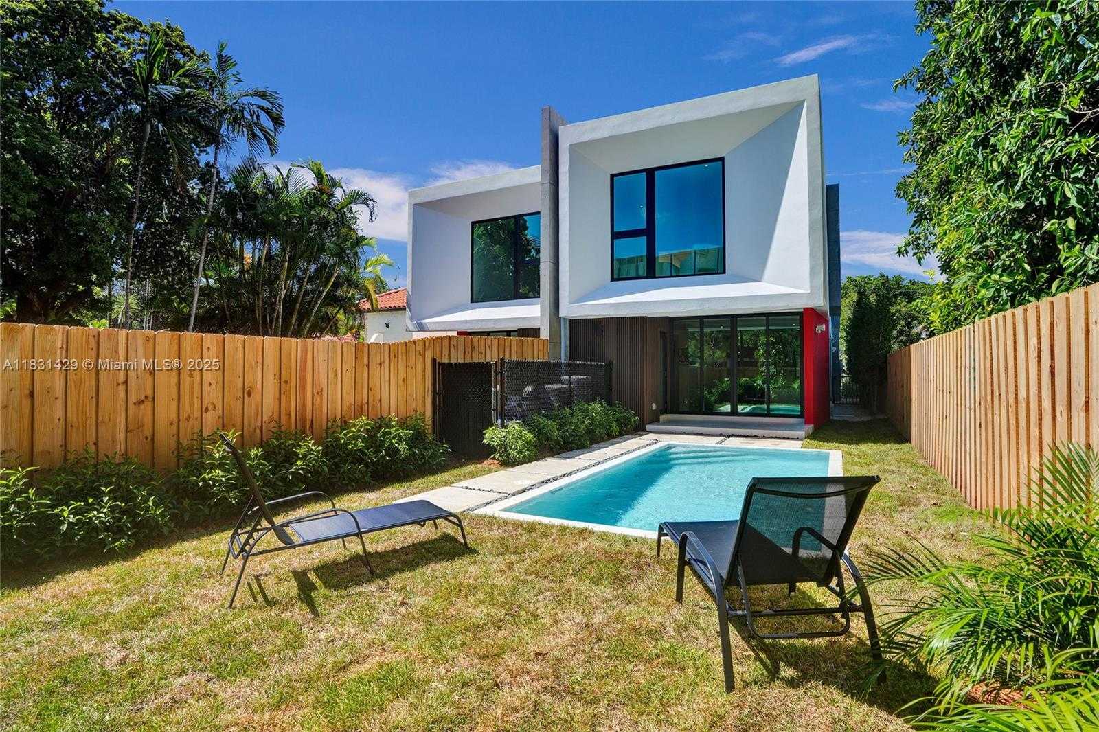 Small Image of 3645 SOUTH WEST 1ST AVE, Miami Number 28