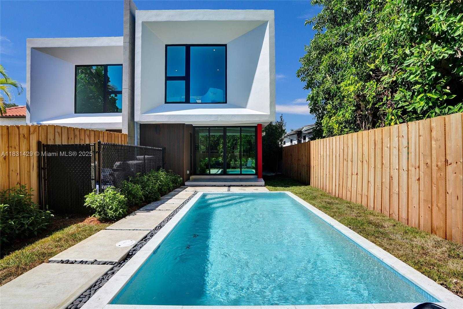 Small Image of 3645 SOUTH WEST 1ST AVE, Miami Number 4
