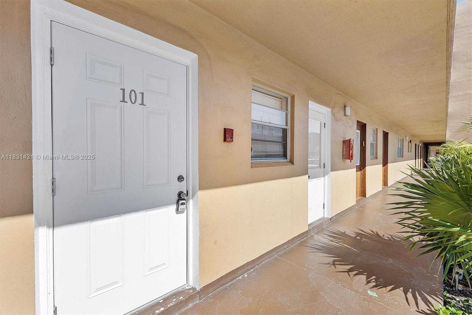 Small Image of 219 NORTH EAST 14TH AVE #101, Hallandale Beach Number 2