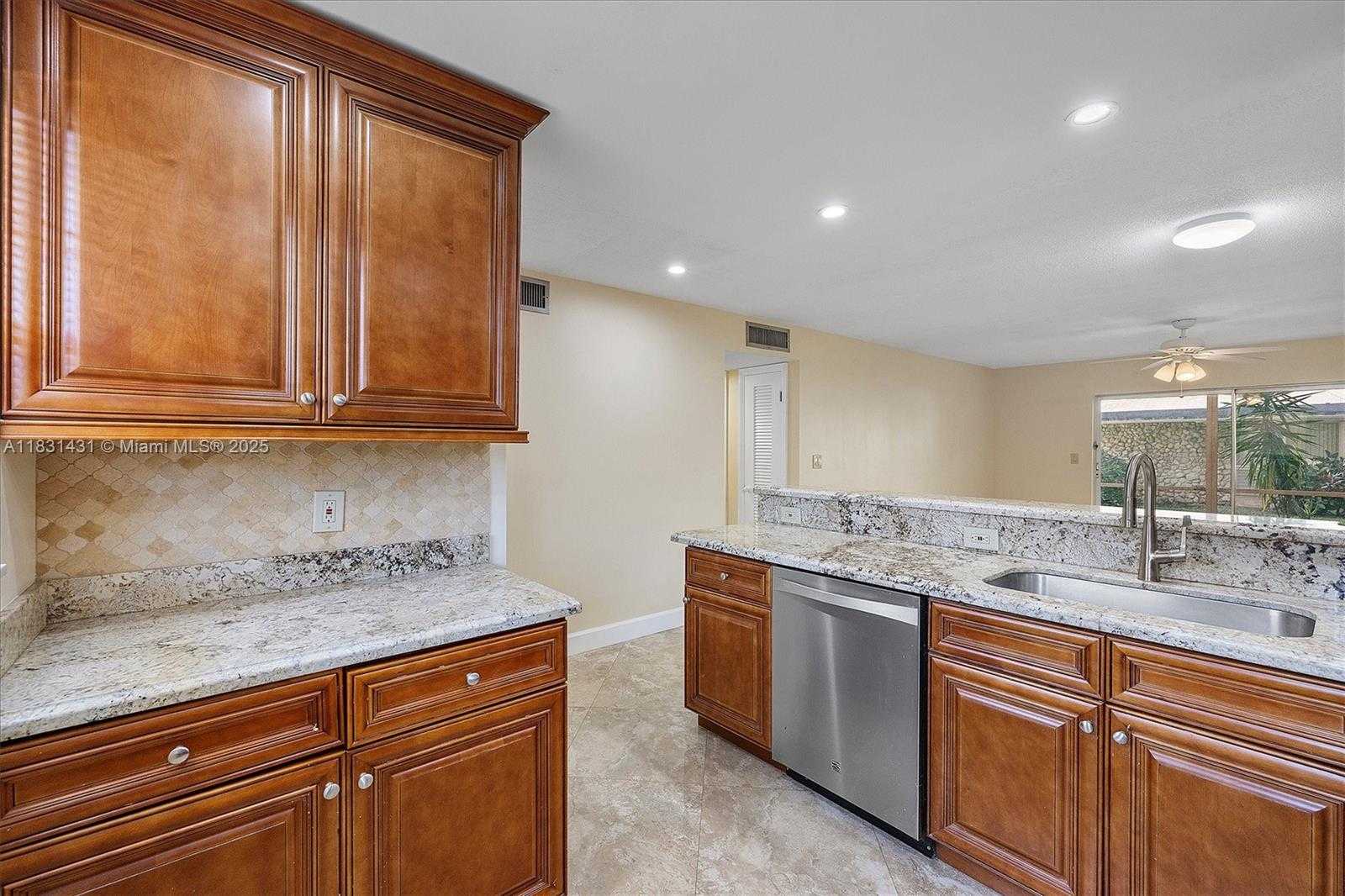 Small Image of 219 NORTH EAST 14TH AVE #101, Hallandale Beach Number 4