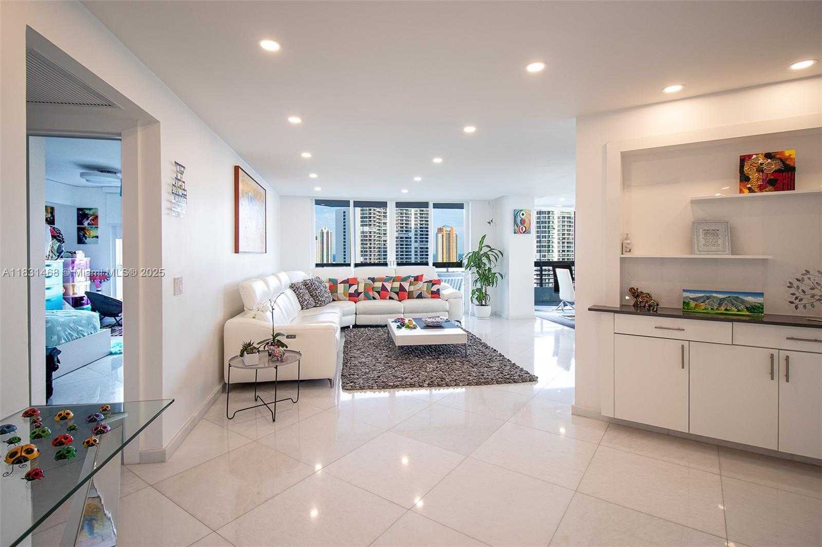 Small Image of 3500 MYSTIC POINTE DR #1908, Aventura Number 4