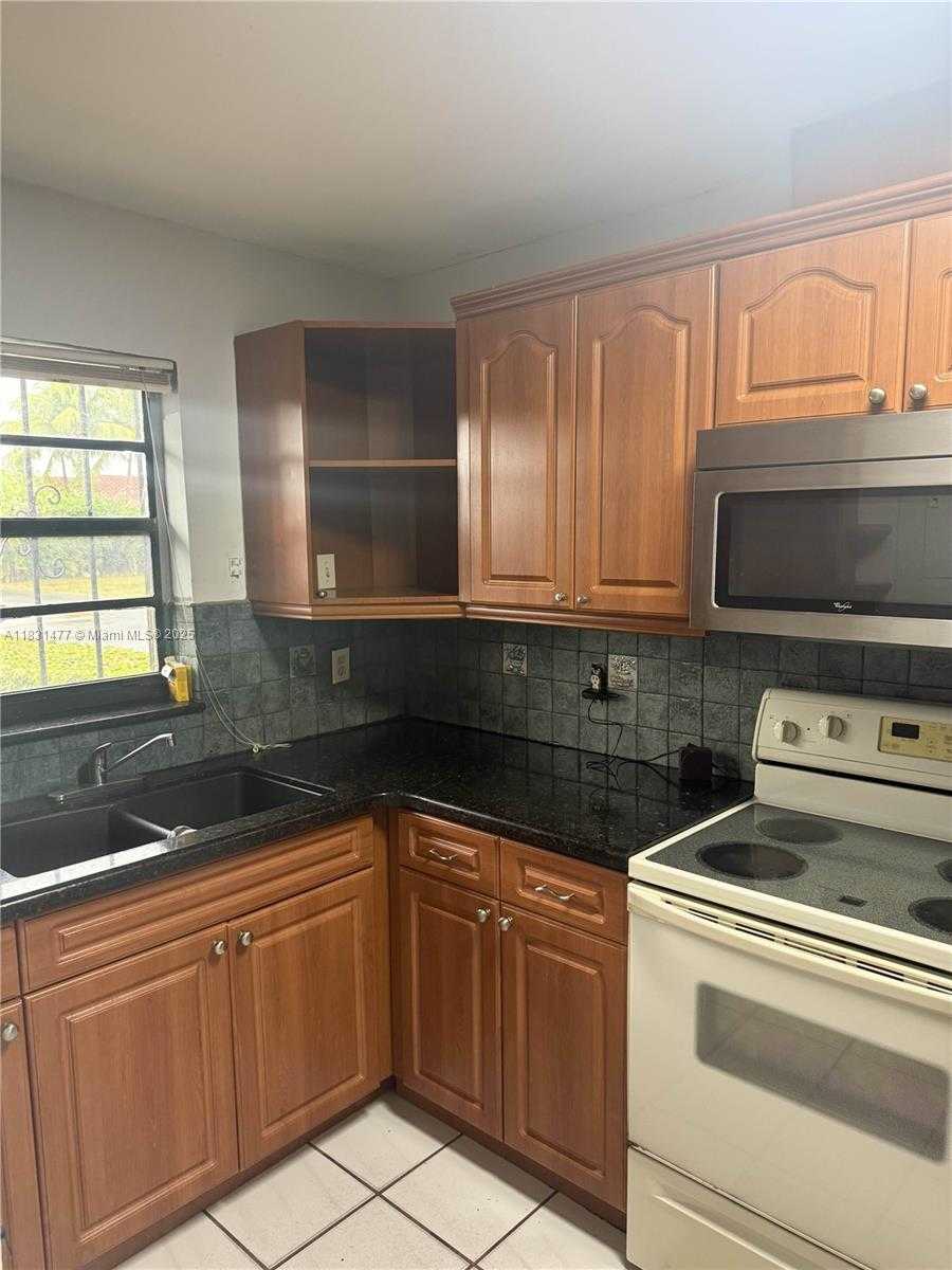 Small Image of 5046 SOUTH WEST 145TH AVE, Miami Number 2