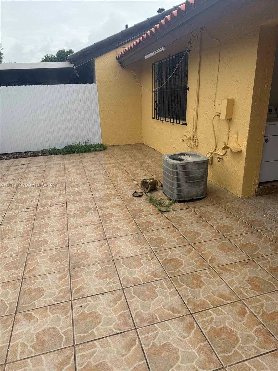 Small Image of 5046 SOUTH WEST 145TH AVE, Miami Number 5