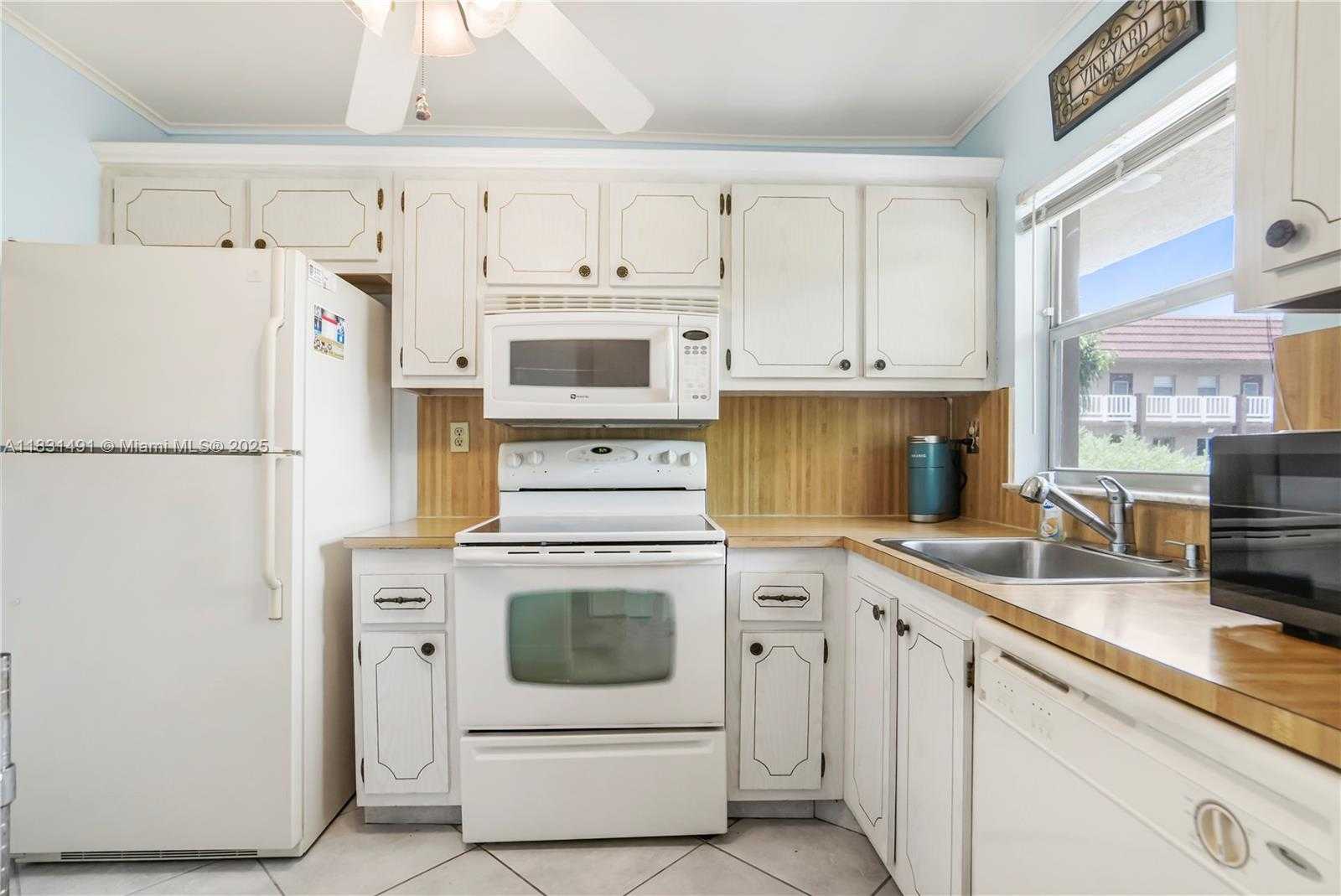 Small Image of 9261 SUNRISE LAKES BLVD #203, Sunrise Number 16