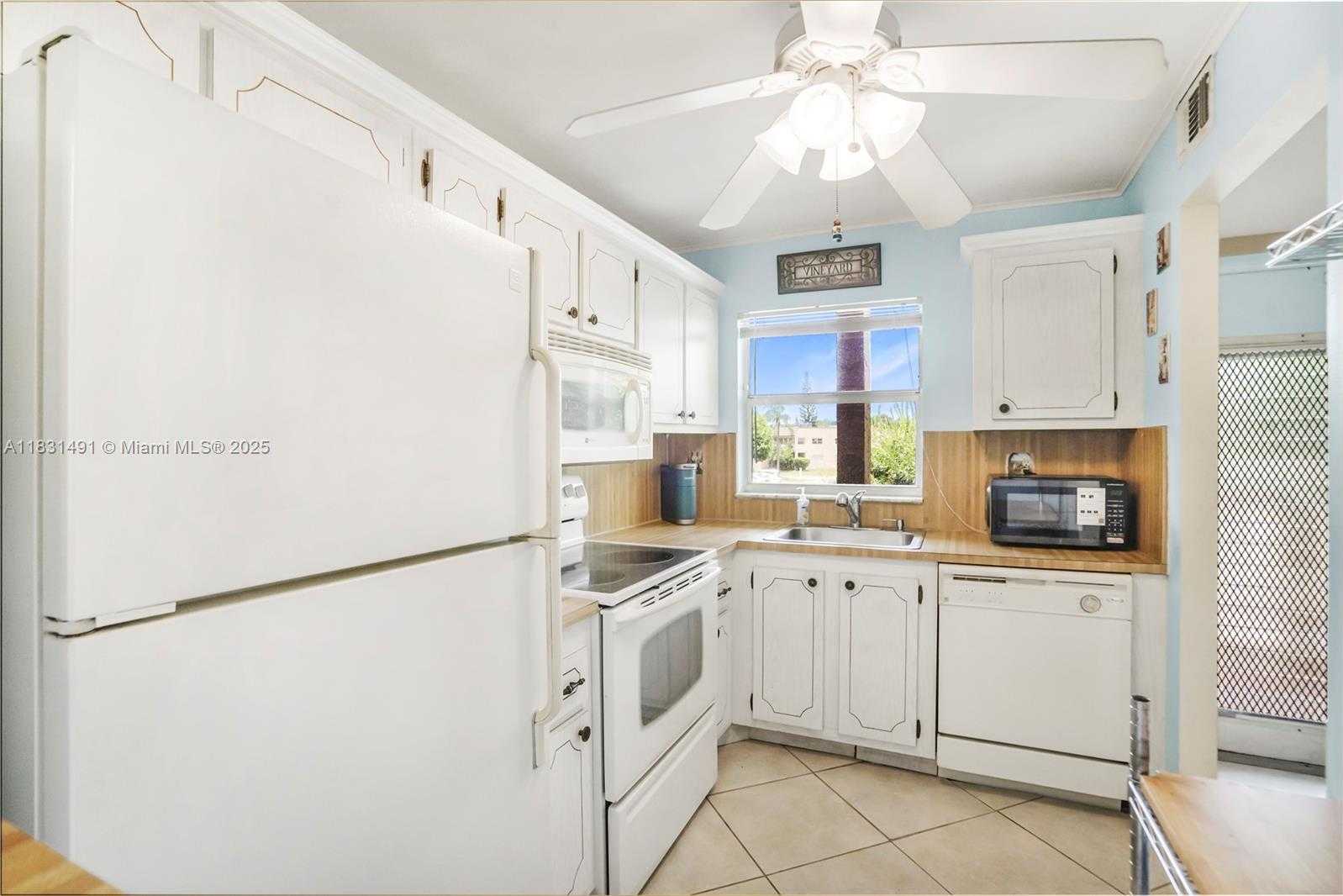 Small Image of 9261 SUNRISE LAKES BLVD #203, Sunrise Number 18