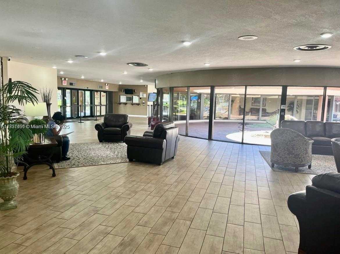 Small Image of 9261 SUNRISE LAKES BLVD #203, Sunrise Number 33