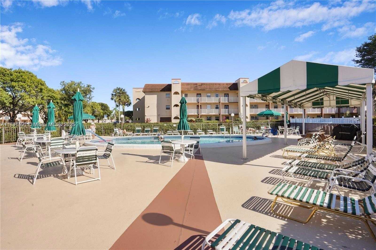 Small Image of 9261 SUNRISE LAKES BLVD #203, Sunrise Number 41