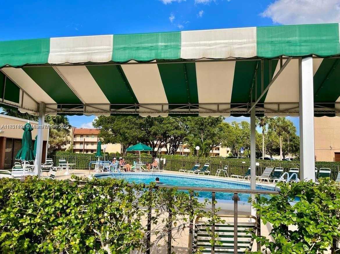 Small Image of 9261 SUNRISE LAKES BLVD #203, Sunrise Number 42