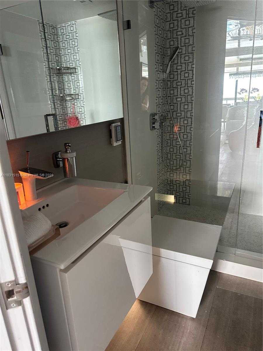 Small Image of 2333 BRICKELL AVE #901, Miami Number 27